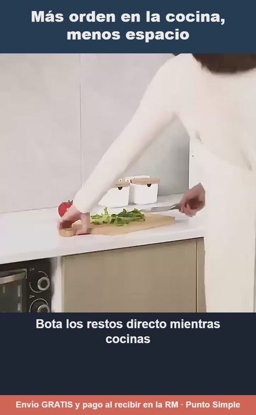 Basurero plegable colgante en uso real